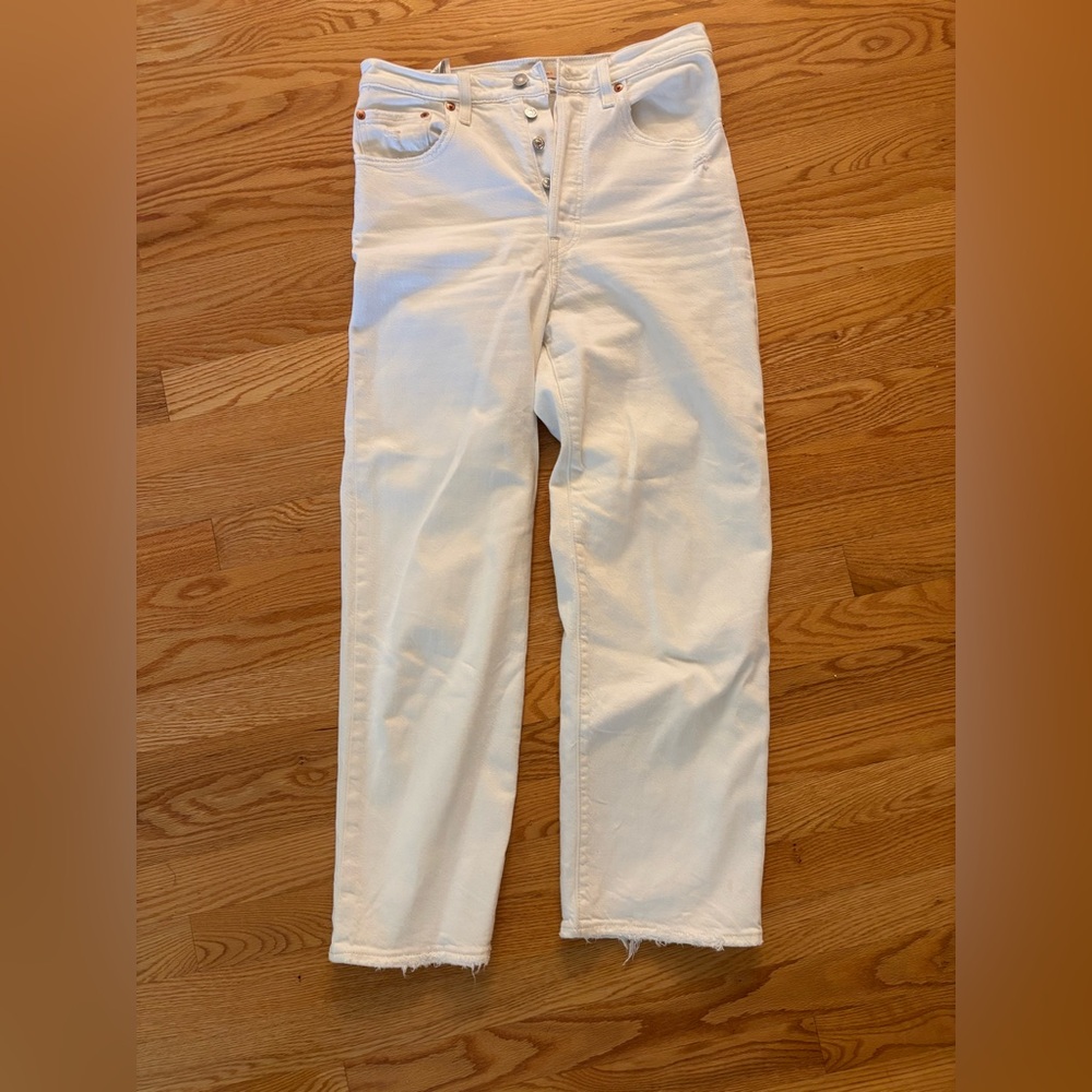 Levi’s White Ribcage Straight Ankle Jeans